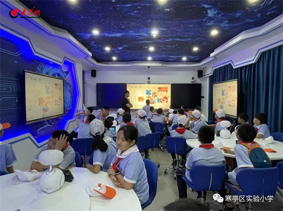 k8凯发电子设计从零开始学平面设计探寻星空奥秘科技启智未来！寒亭区实验小学走进青